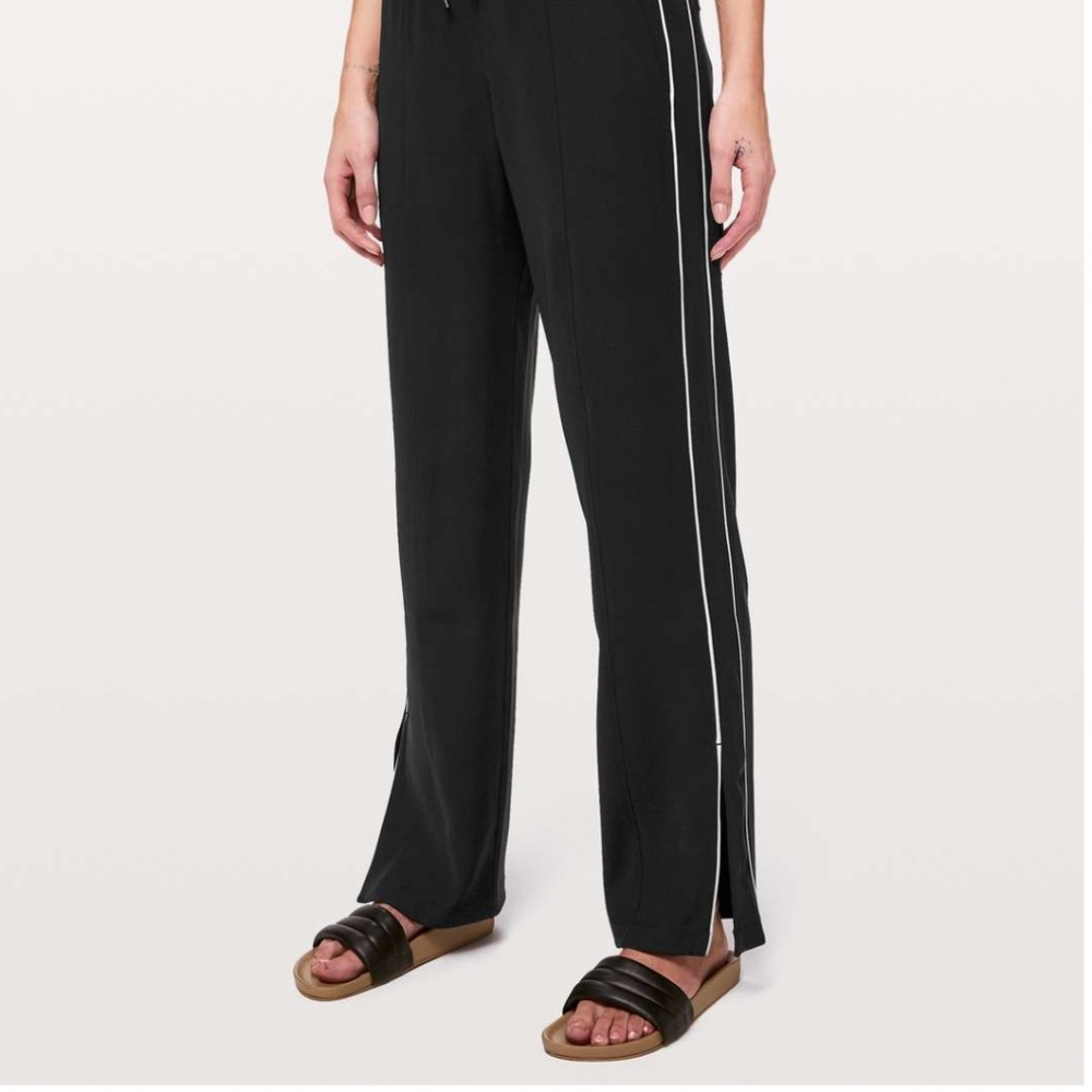 Lululemon On the Right Track Pant Black EUC!